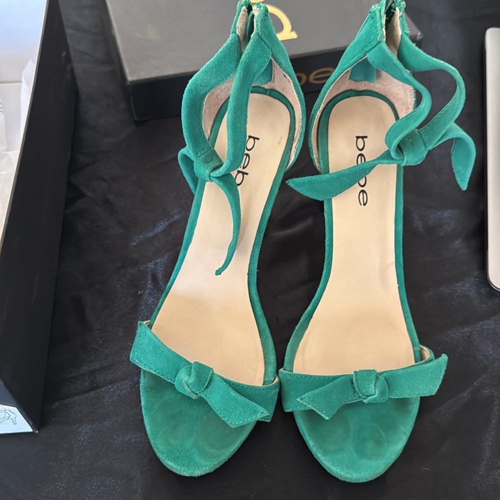Bebe green heels size 6